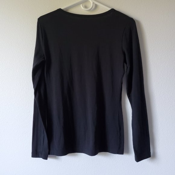 32 Degreez Heat (Medium black long sleeve top) - Picture 2 of 5